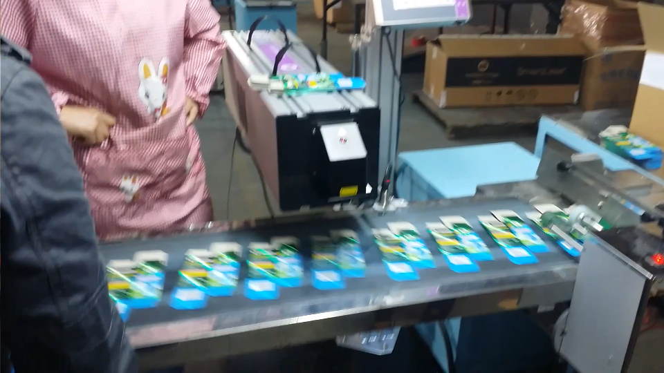 依瑪士激光機(jī)在蚊香盒上噴碼